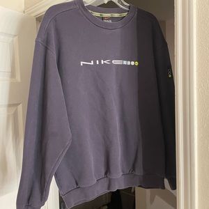 Vintage Nike Pullover size medium.